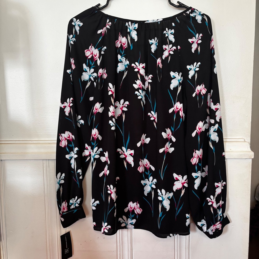 INC International‎ Concepts Women's Blouse Medium NWT Floral Keyhole Neck - Picture 2 of 4